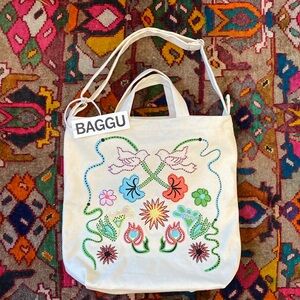 NWT BAGGU zip canvas duck bag Embroidered Birds